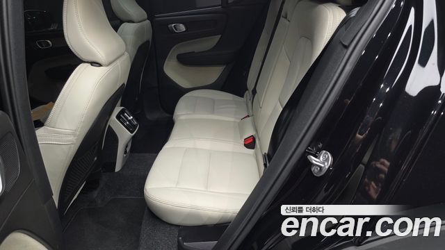 Volvo XC40 2025