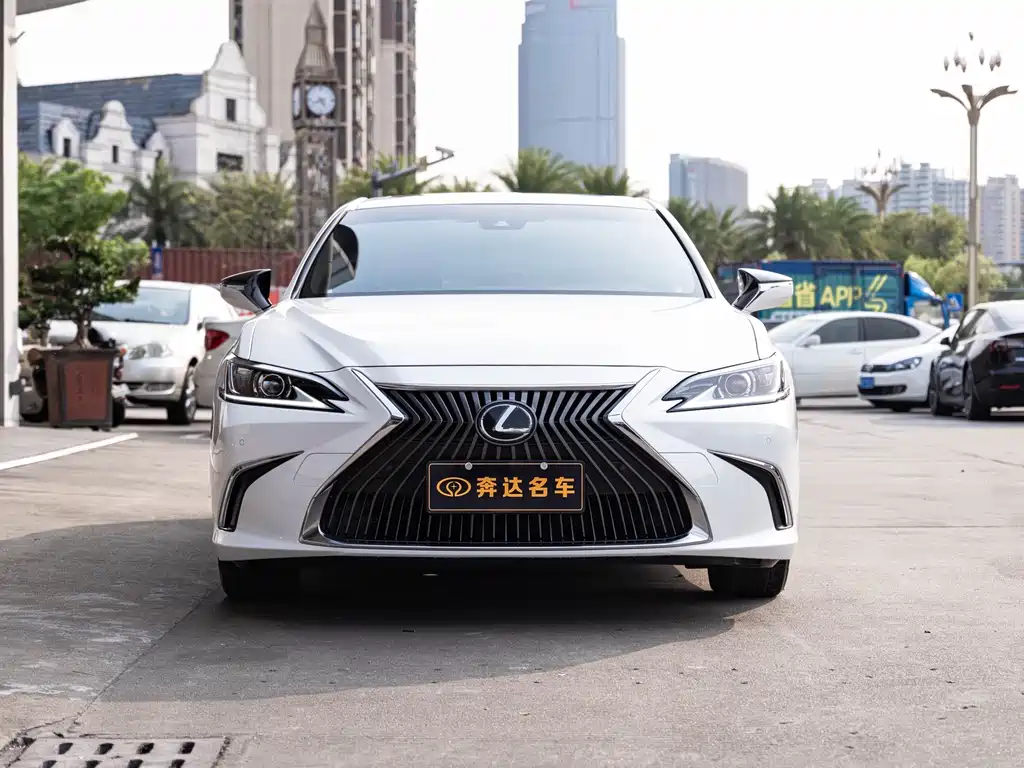 Lexus ES 2021