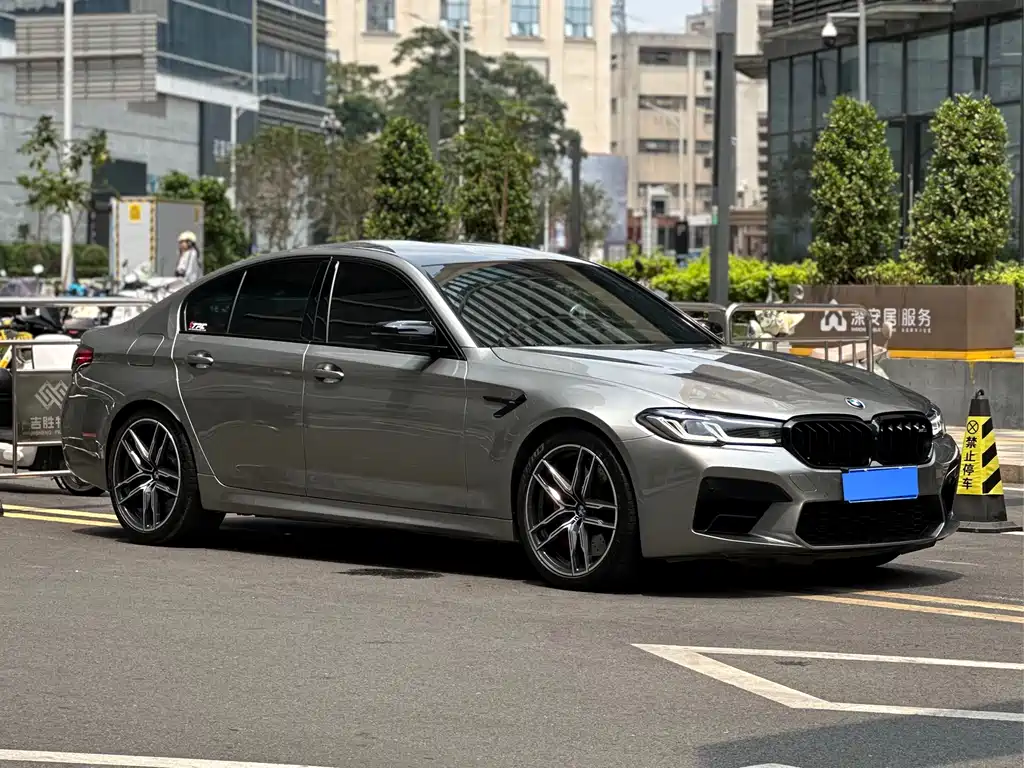 BMW M5 2022