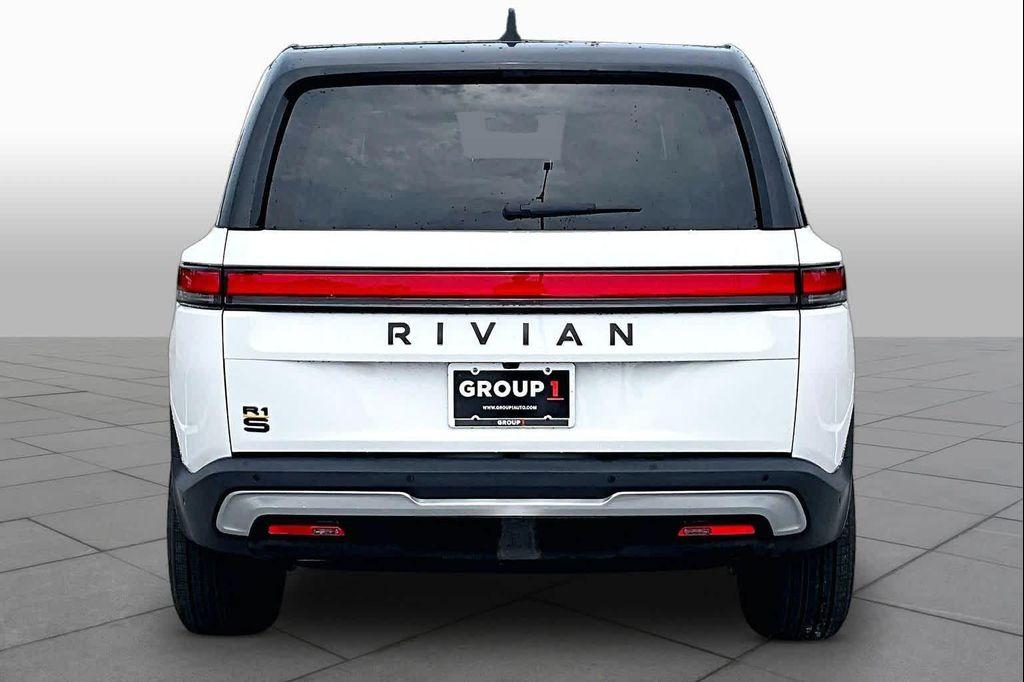 Rivian R1S 2023