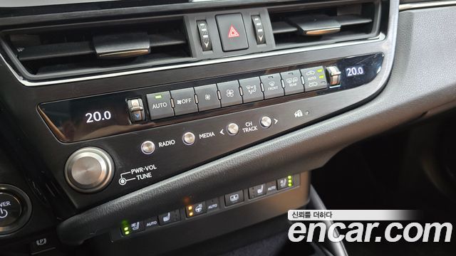Lexus ES 2023