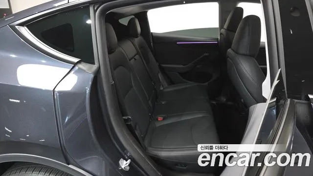 Tesla Model Y 2025