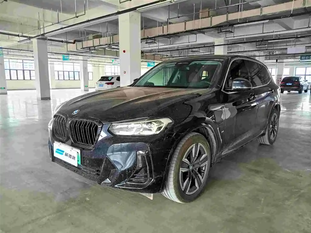 BMW iX3 2024