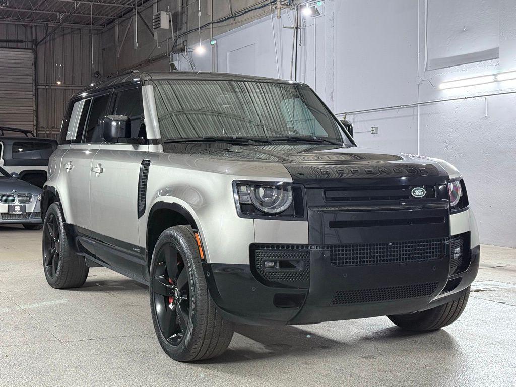 Land Rover Defender 2023