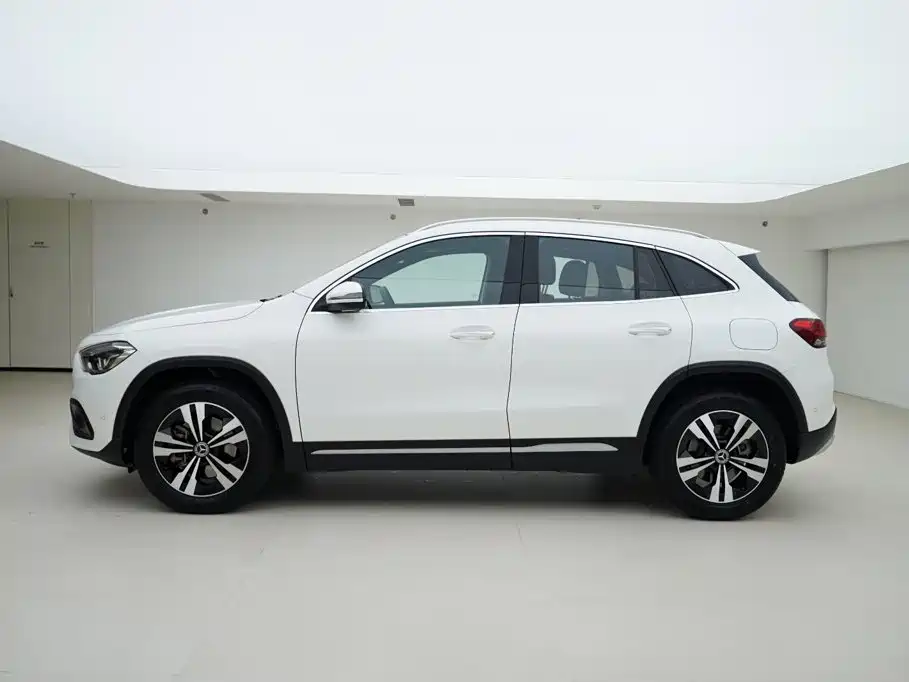 Mercedes-Benz GLA 2023