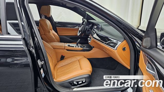 BMW 7 серии 2020