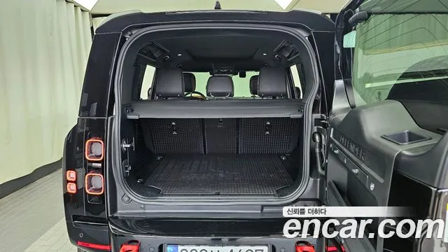 Land Rover Defender 2024