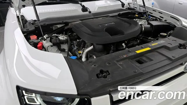 Land Rover Defender 2023