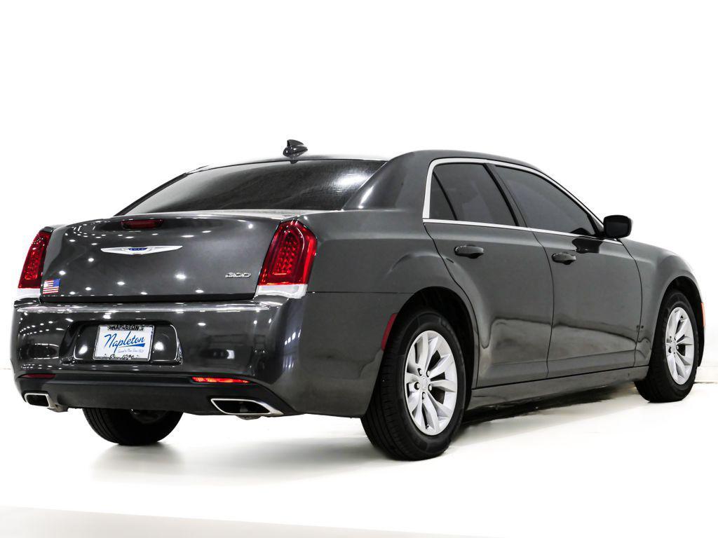 Chrysler 300 2023