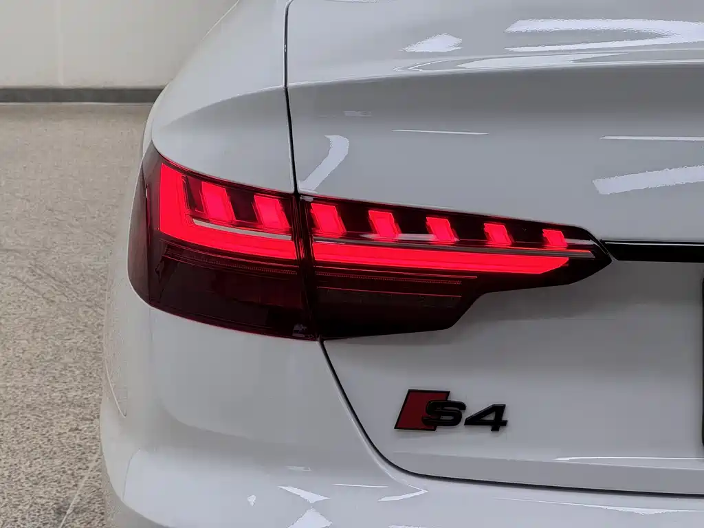 Audi A4 2023