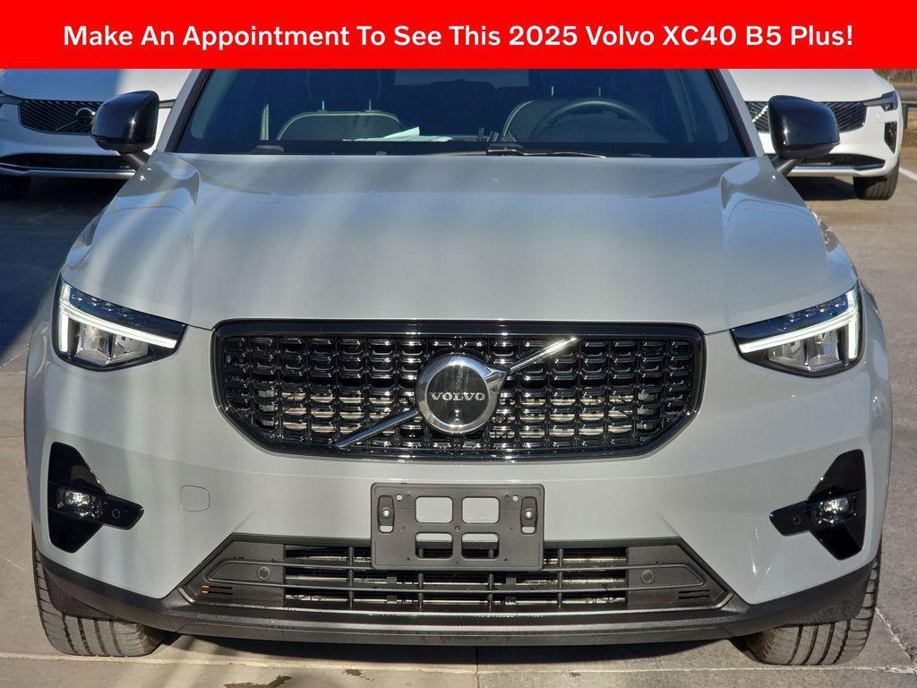 Volvo XC40 2025