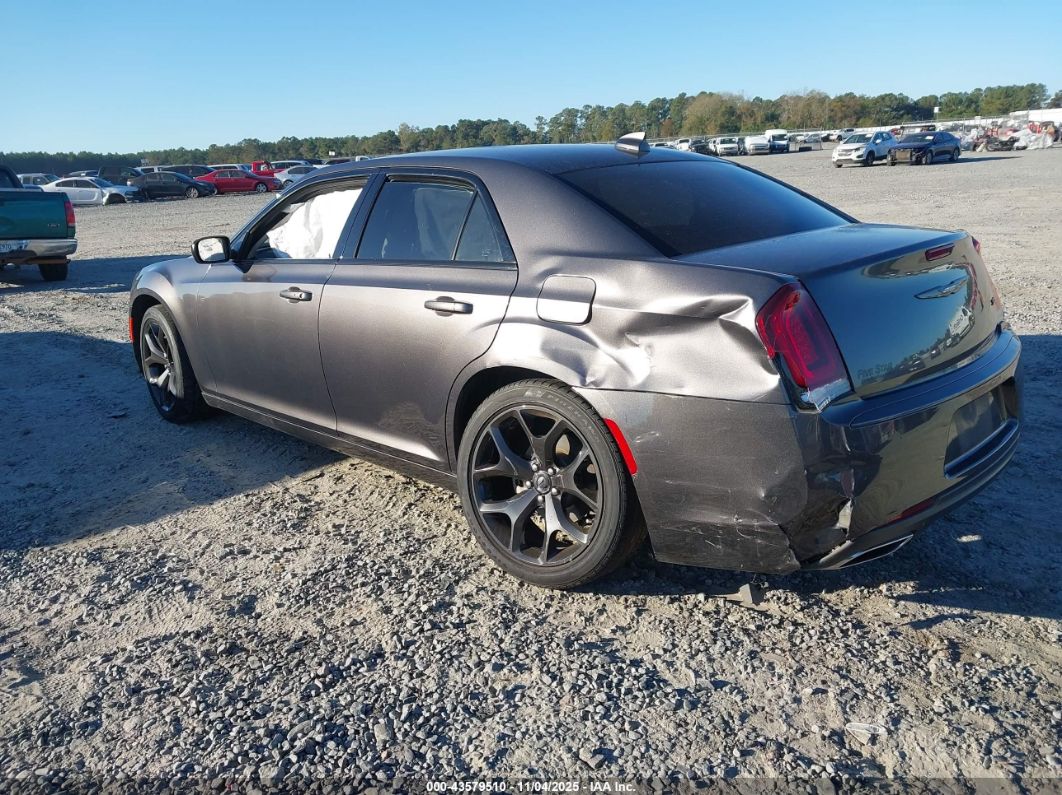 Chrysler 300 2022