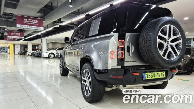 Land Rover Defender 2025