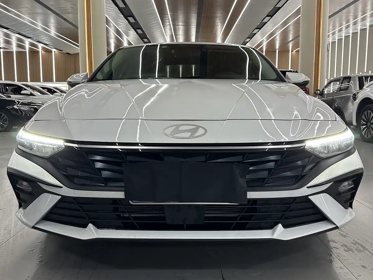 Hyundai Elantra 2025