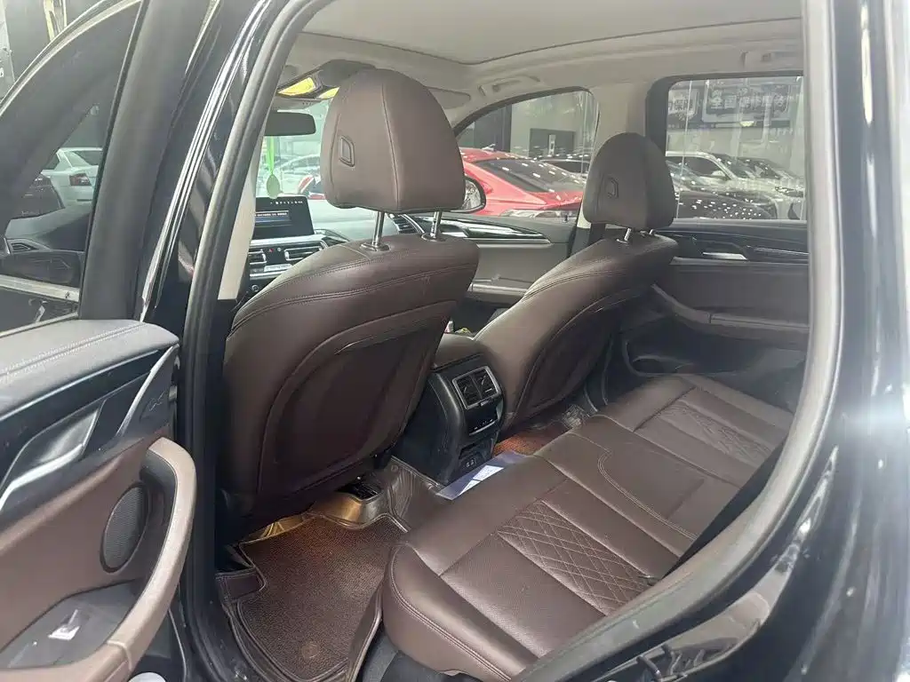 BMW iX3 2024