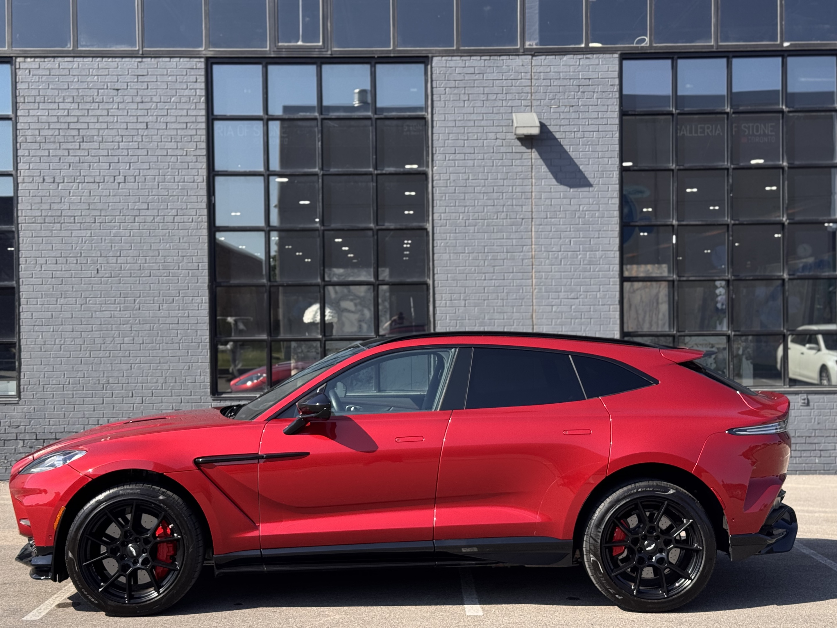 Aston Martin DBX 2023