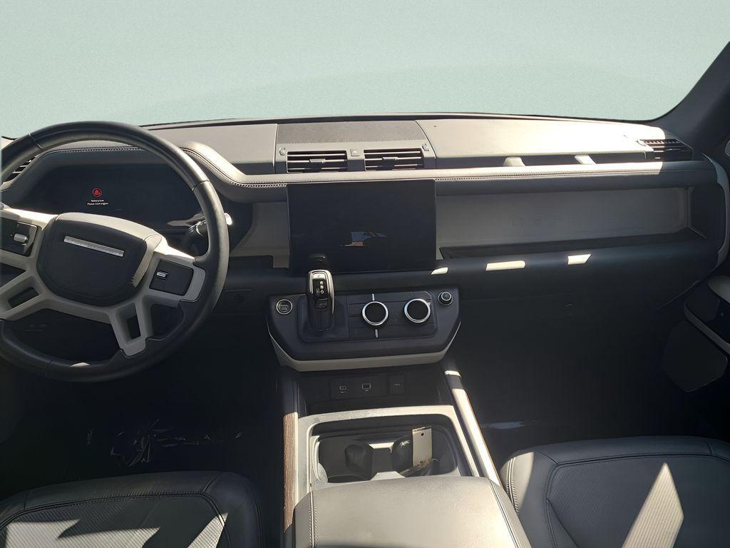 Land Rover Defender 2023