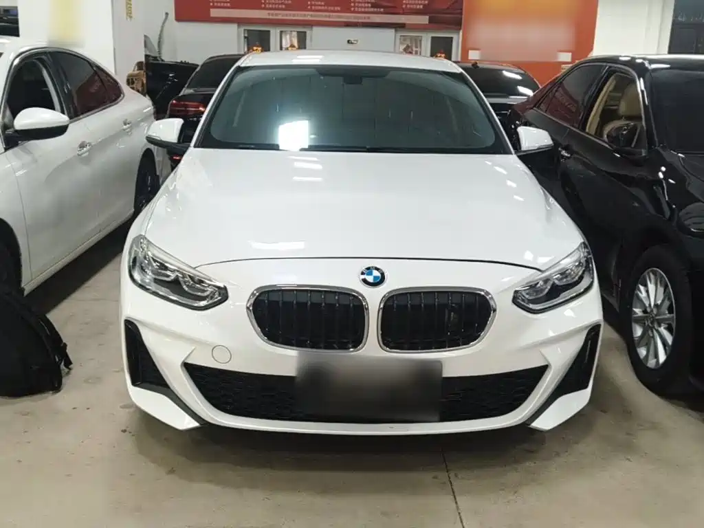 BMW 1 серии 2022