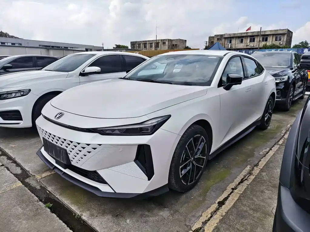 Changan UNI-V 2024