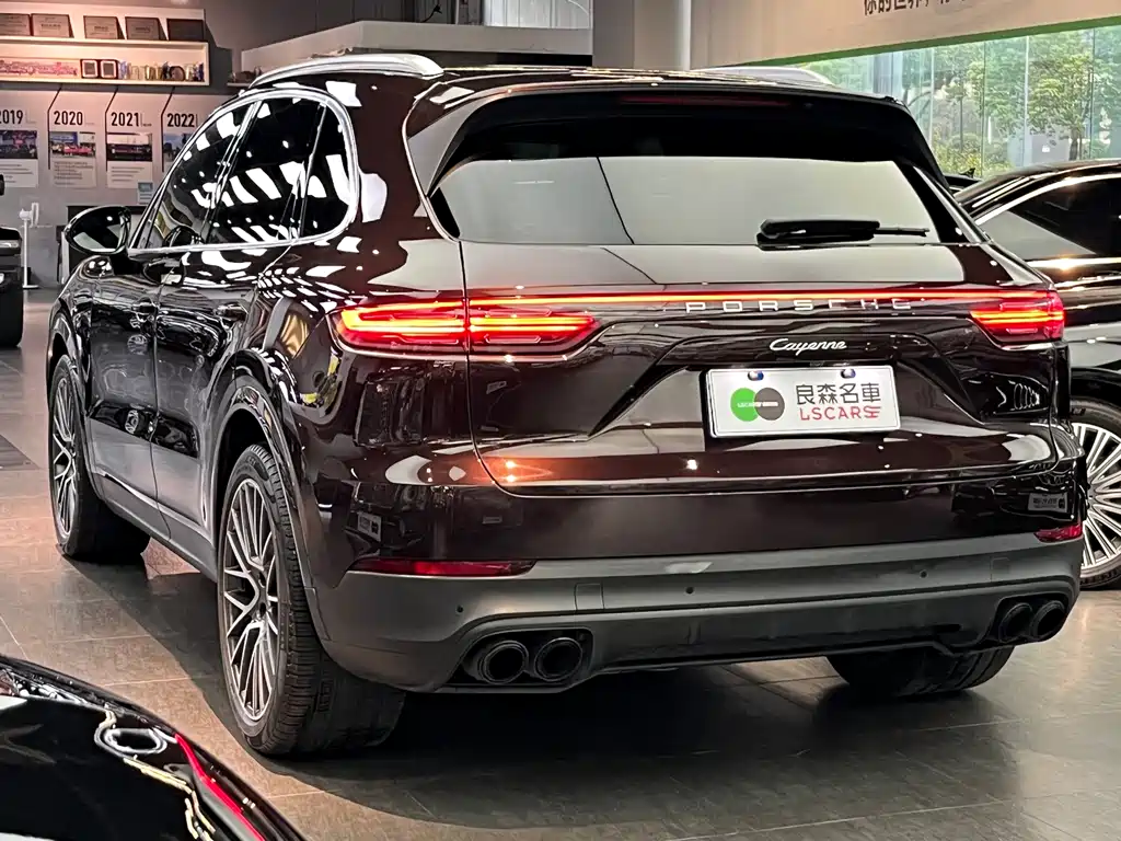 Porsche Cayenne 2021