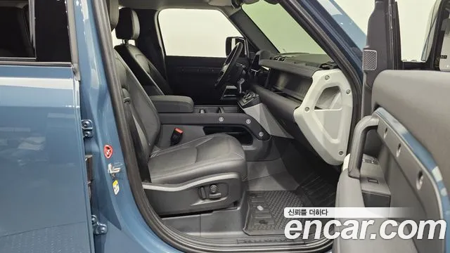 Land Rover Defender 2023