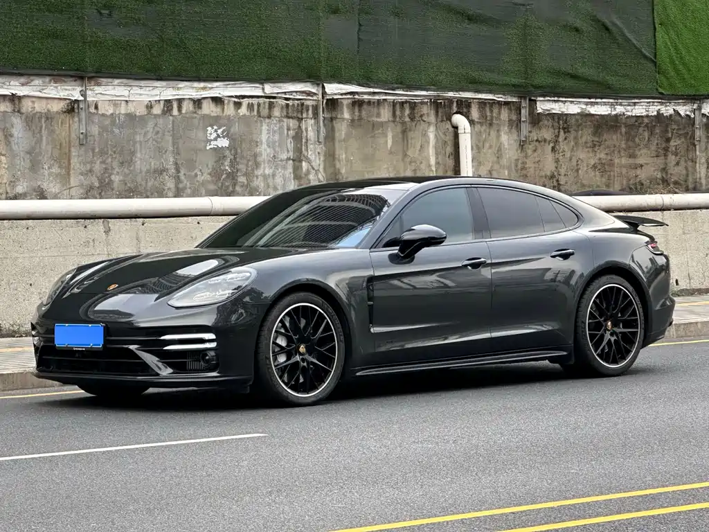 Porsche Panamera 2021