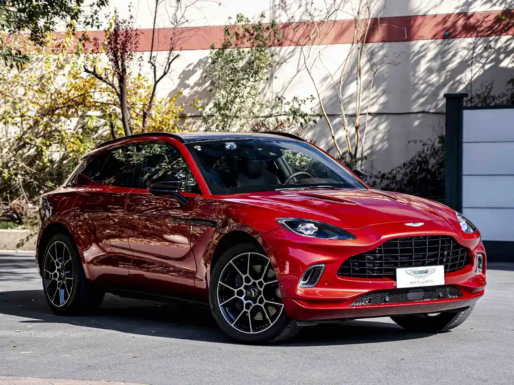 Aston Martin DBX 2021