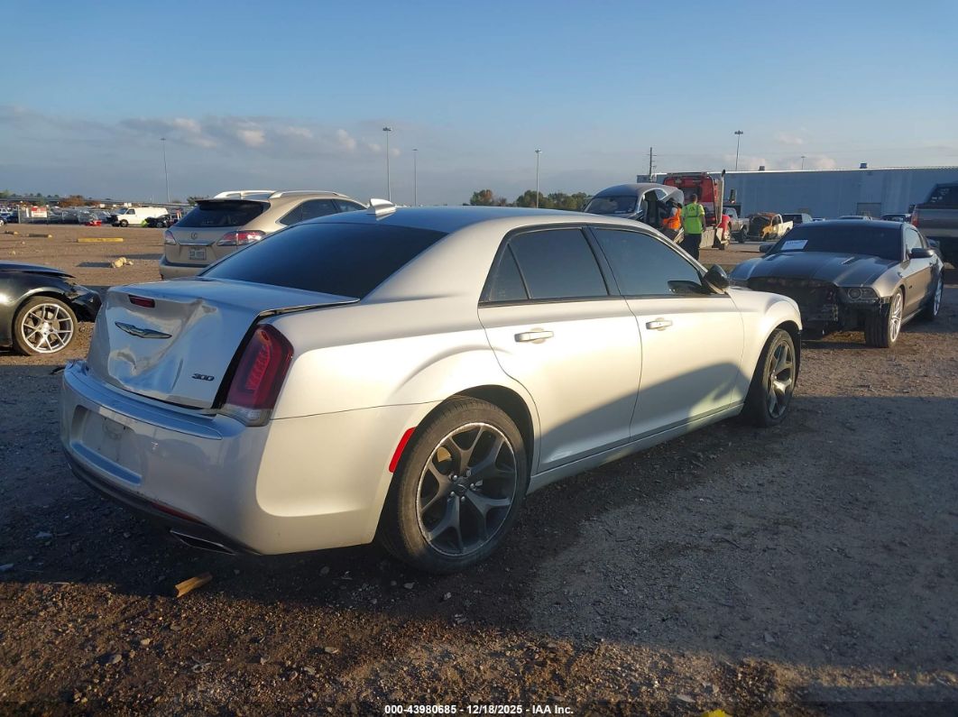 Chrysler 300 2023
