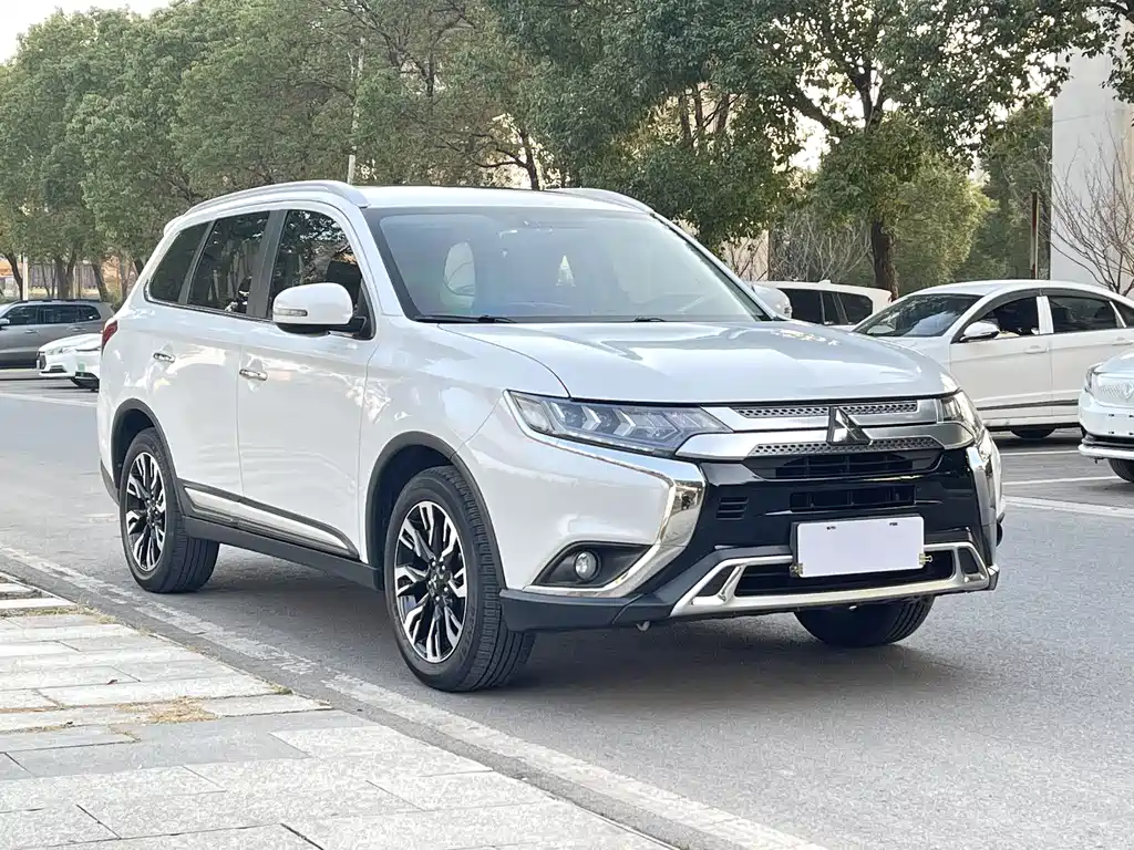 Mitsubishi Outlander 2020