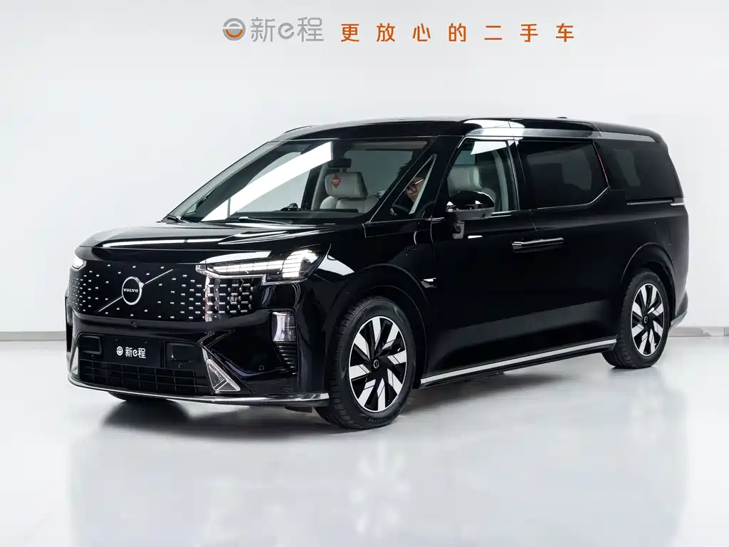 Volvo EM90 2024
