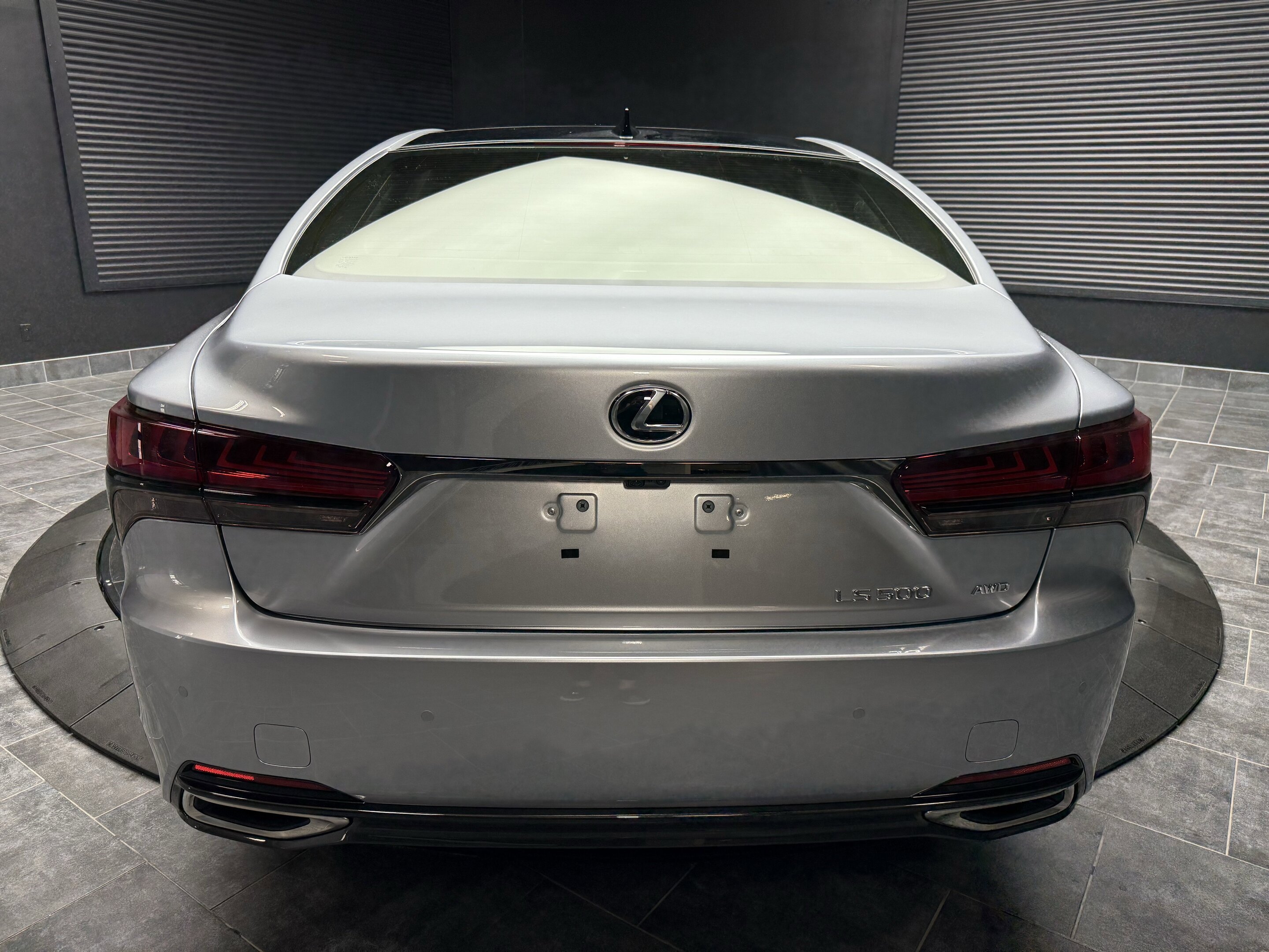 Lexus LS 2025