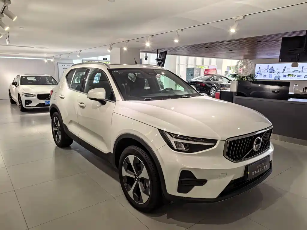 Volvo XC40 2025