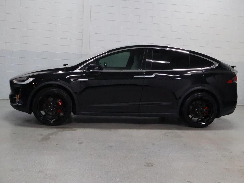 Tesla Model X 2021