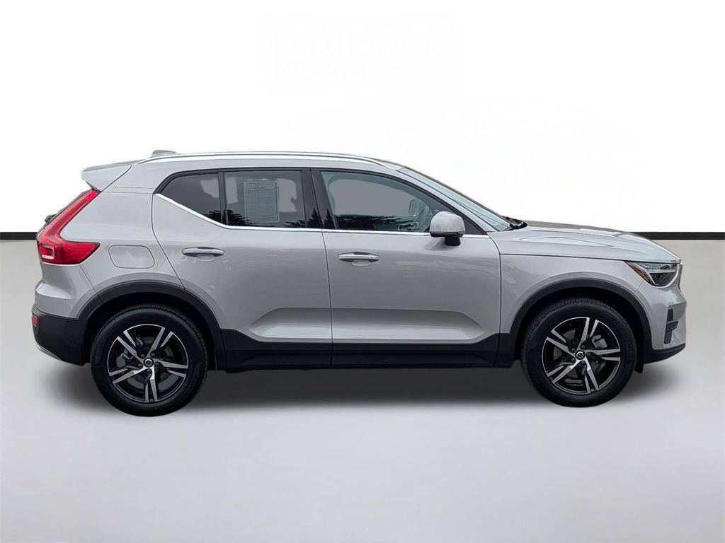 Volvo XC40 2025