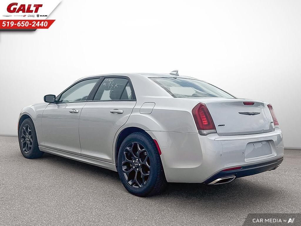 Chrysler 300 2022