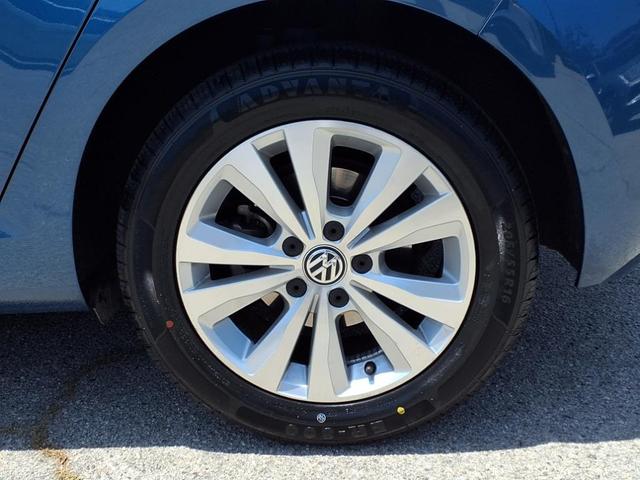 Volkswagen Golf 2021