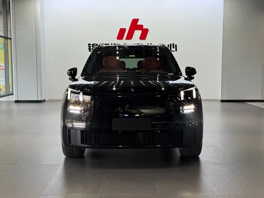 Lynk & Co 900 2025