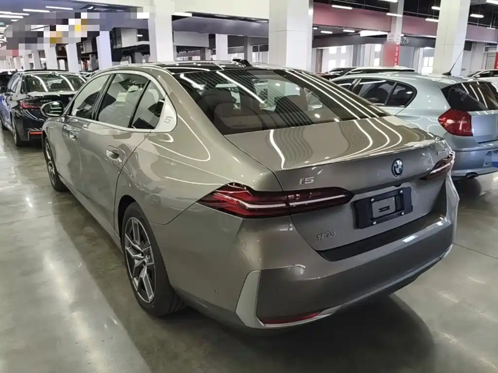 BMW i5 2026