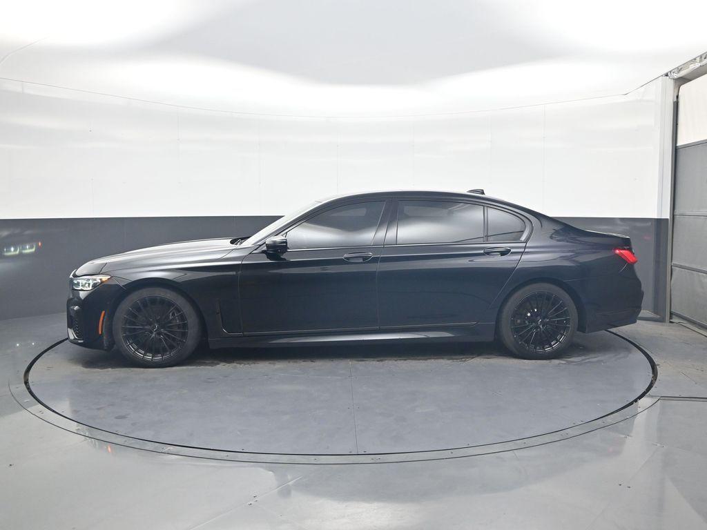 BMW 750 2021