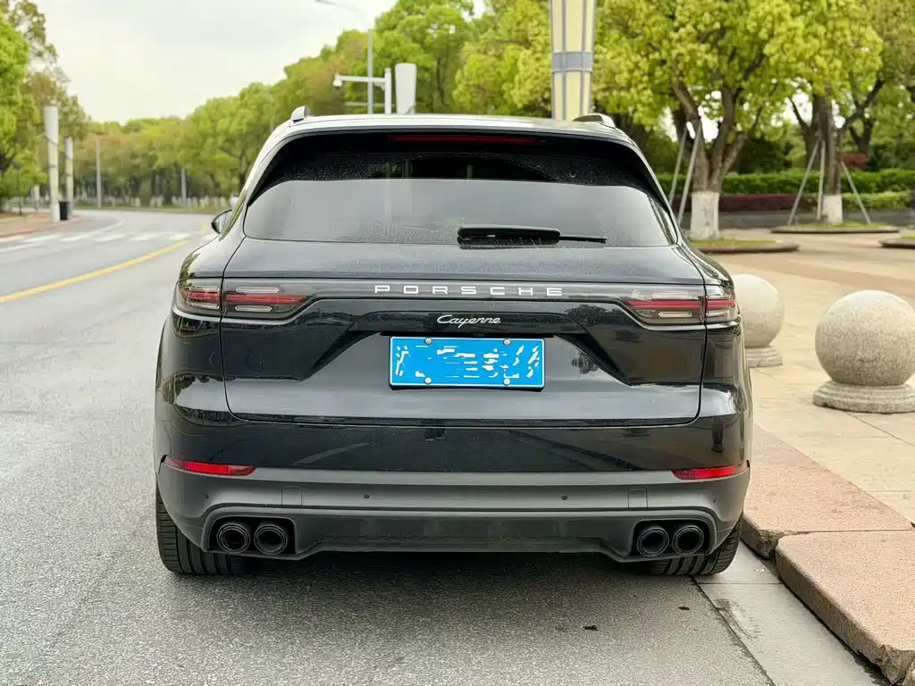 Porsche Cayenne 2021