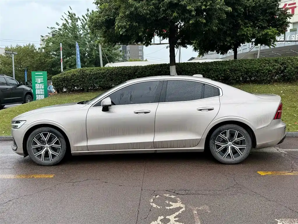 Volvo S60 2023