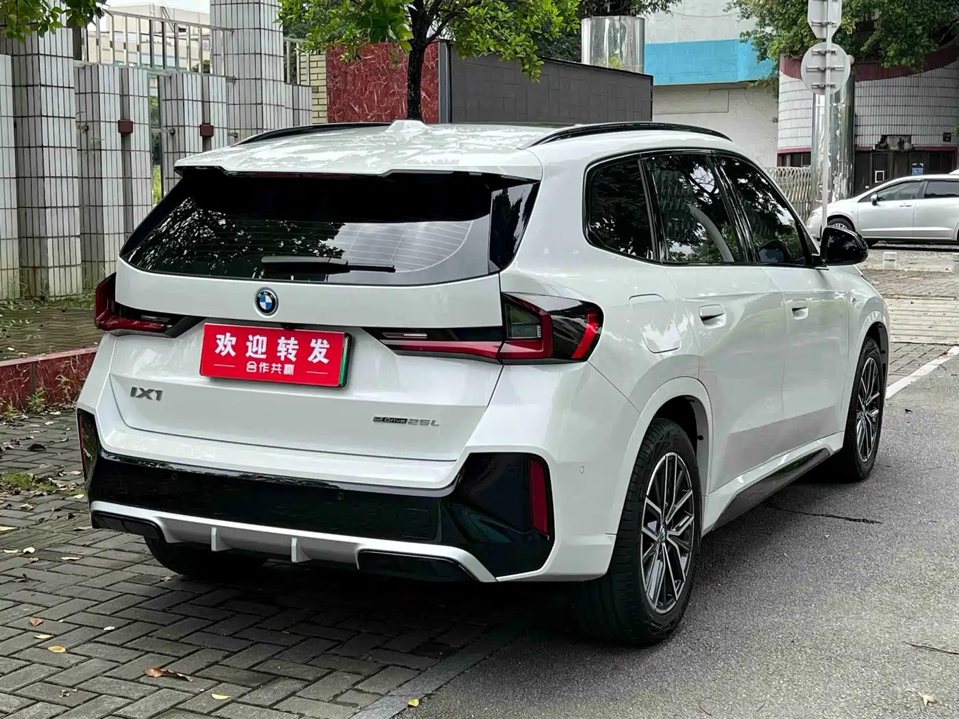 BMW iX1 2025