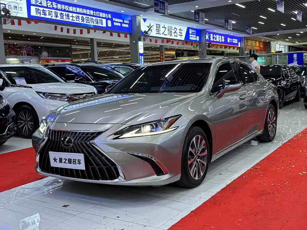 Lexus ES 2022