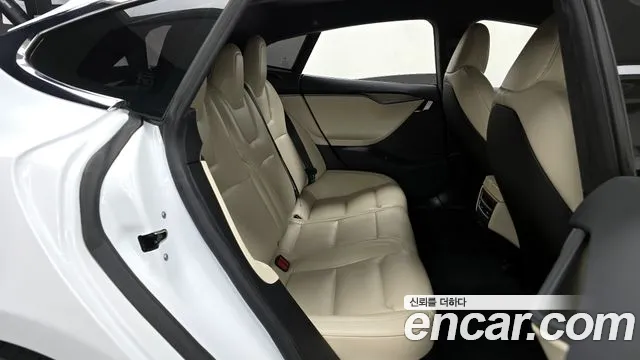 Tesla Model S 2020