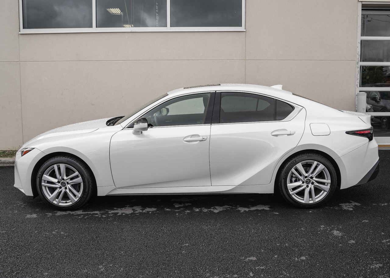 Lexus IS 2025