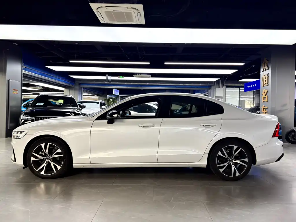 Volvo S60 2023