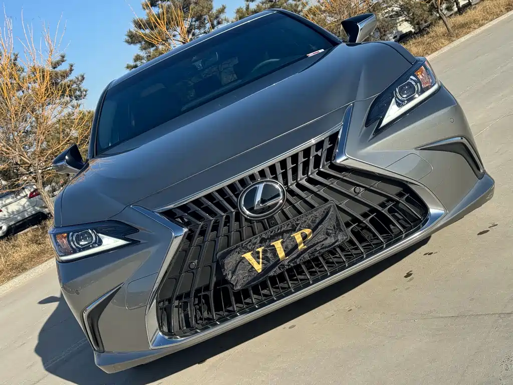 Lexus ES 2024