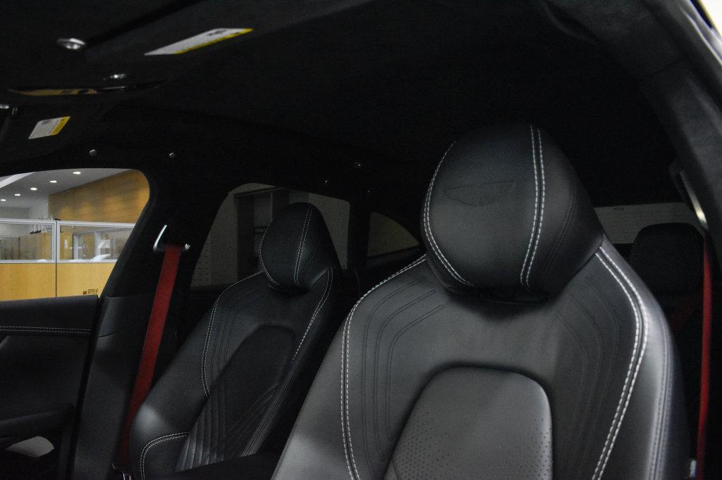 Aston Martin DBX 2022
