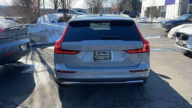Volvo V60 Cross Country 2025