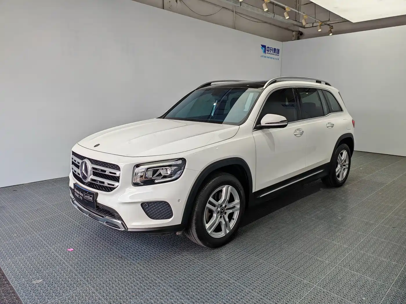 Mercedes-Benz GLB 2023